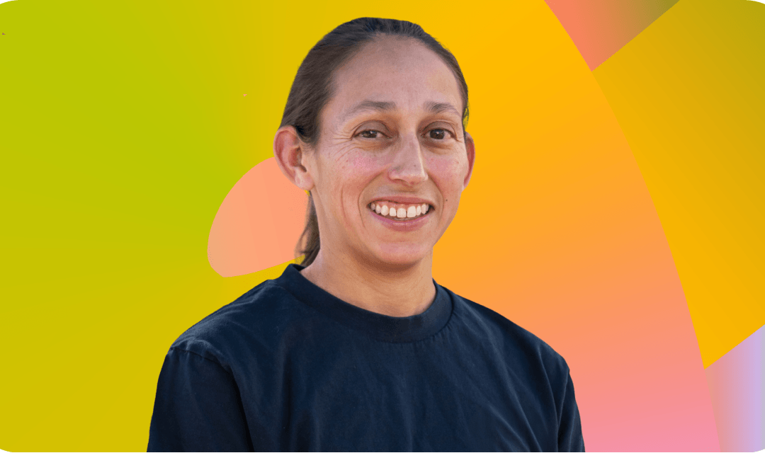 Portrait of Des Linden on a gradient background.
