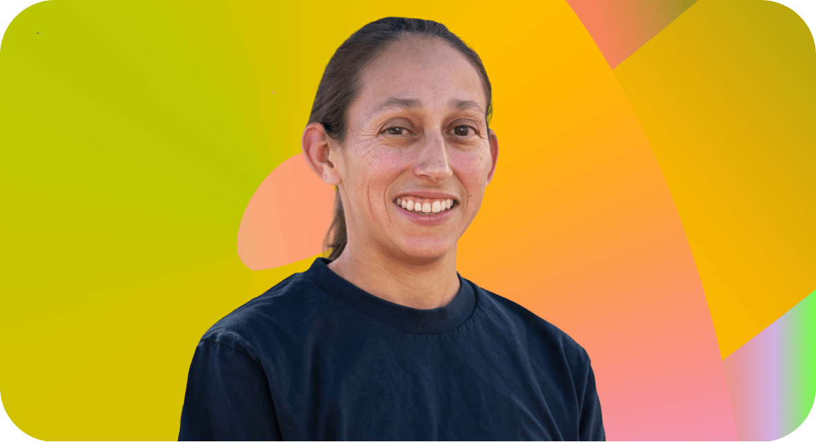 Portrait of Des Linden on a gradient background.
